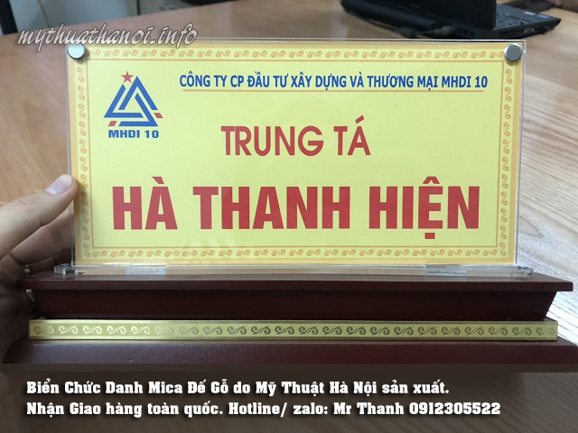 Biển Chức Danh Mica Đế Gỗ 